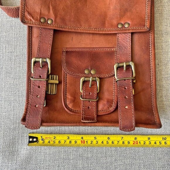 Vintage leather cross body messenger bag brass buckles - Picture 14 of 15
